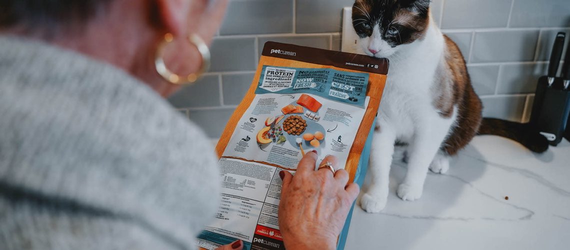 Smart Shopping: Picking the Right Cat Food Ingredients